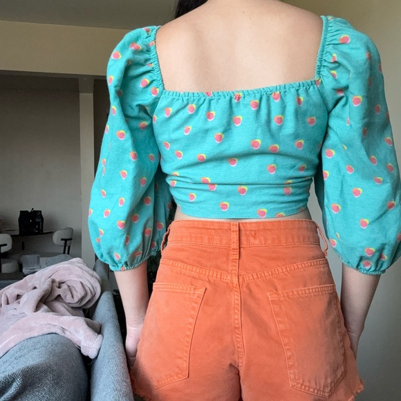 VERSATILE CROP TOP - Picture 2 of 4